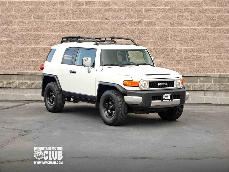 2010 Toyota FJ Cruiser (photo 1)