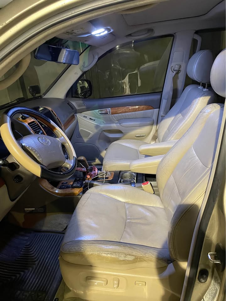 2005 Lexus GX · GX 470 Sport Utility 4D (photo 8) — photo 8