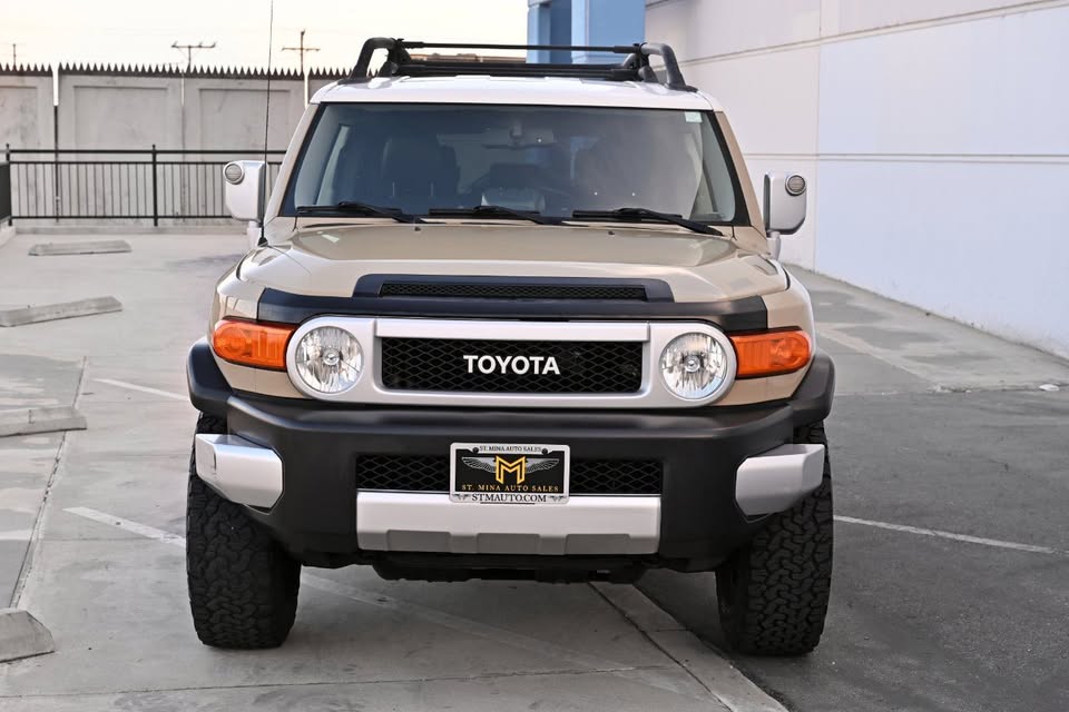 2013 Toyota FJ Cruiser · 4WD in Montclair, CA (photo 10) — photo 10