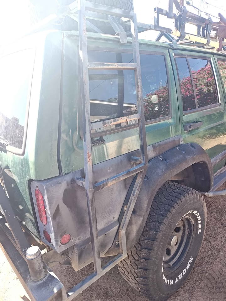 2001 Jeep Cherokee · Sport 4D in Phoenix, AZ (photo 11) — photo 11