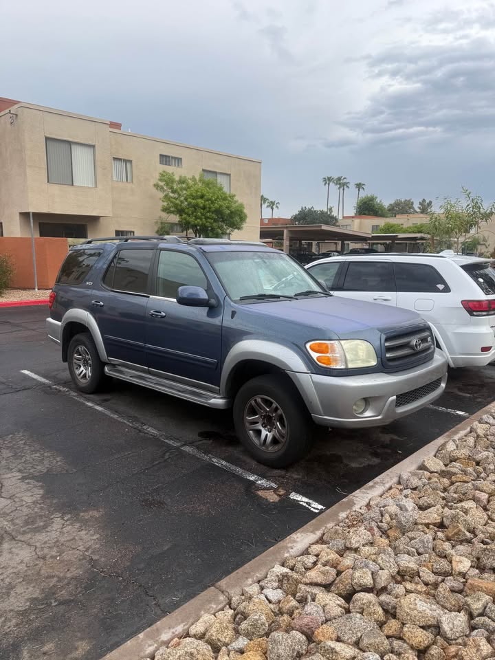 2004 Toyota Sequoia · SR5 Sport Utility 4D in Scottsdale, AZ (photo 2)