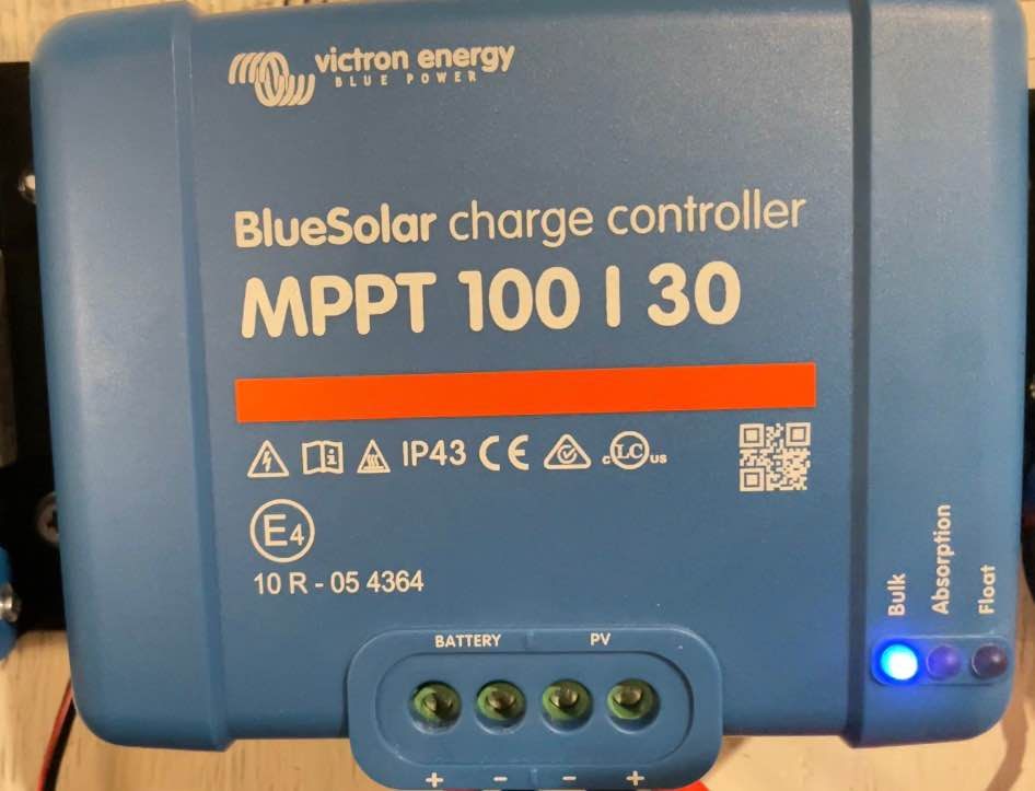 Victron MPPT 100/30 Solar Controller Charger in Kirkland, WA (photo 5) — photo 5