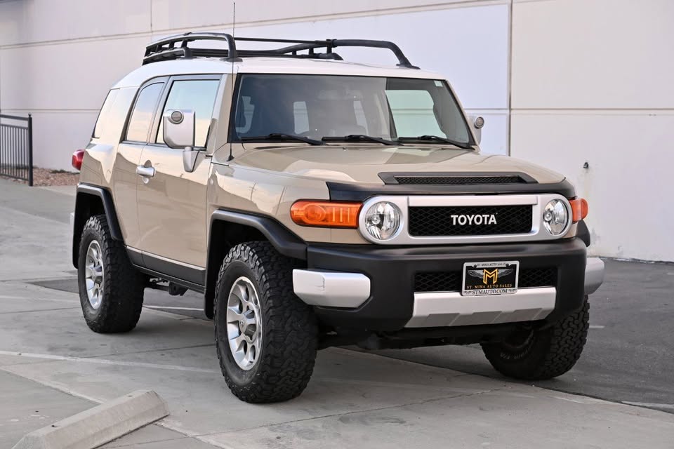 2013 Toyota FJ Cruiser · 4WD in Montclair, CA (photo 9) — photo 9