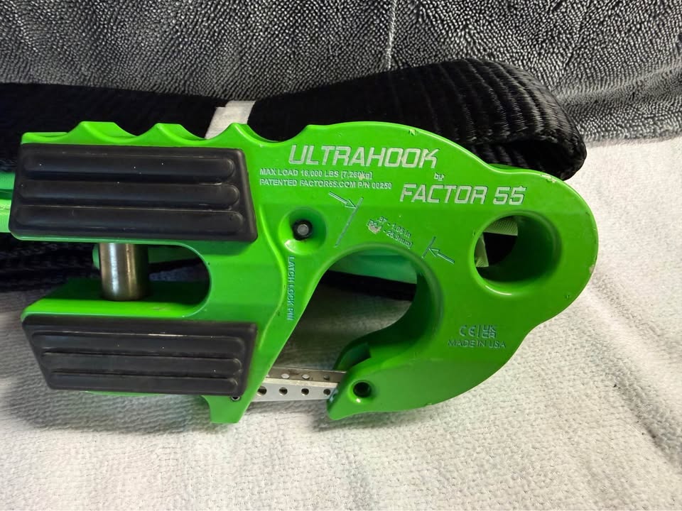Factor 55 ULTRAHOOK with accessories in Humble, TX (photo 3) — photo 3