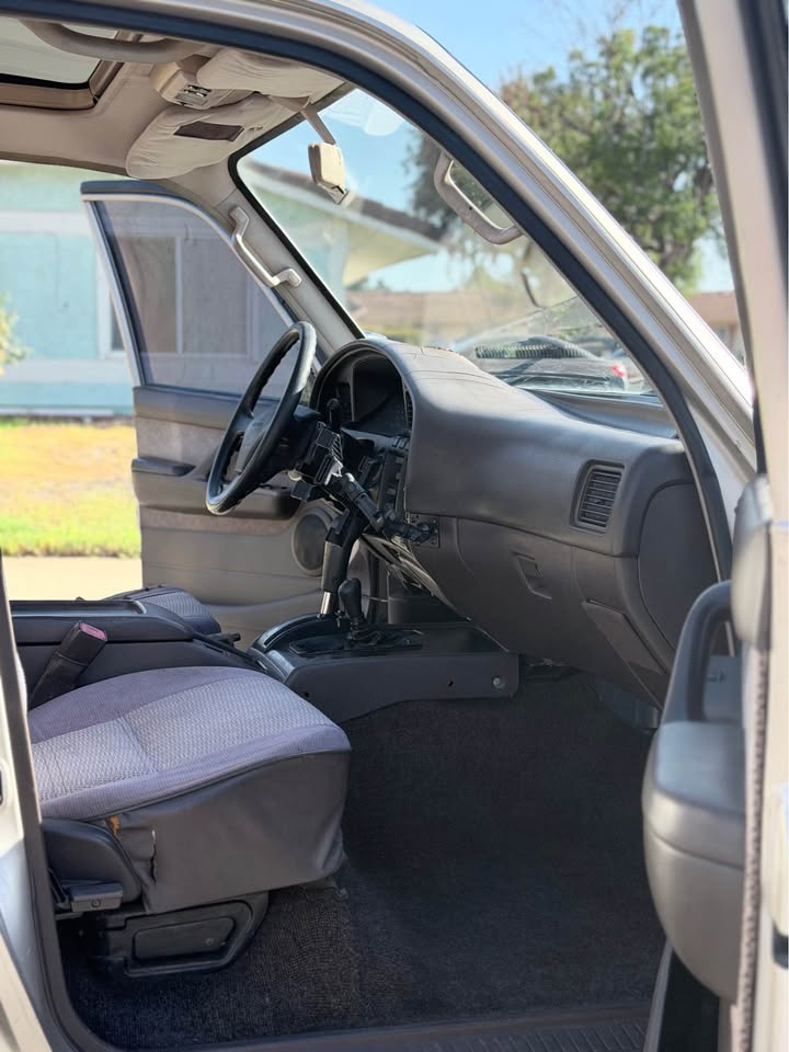 1991 Toyota Landcruiser in Moreno Valley, CA (photo 6) — photo 6