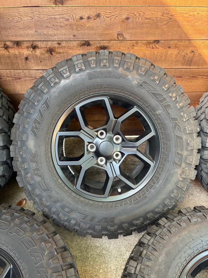 Jeep Wrangler Wheels and Falken Wildpeak M/T Tires 285/70r17 - Set of 5 in Austin, TX (photo 3) — photo 3