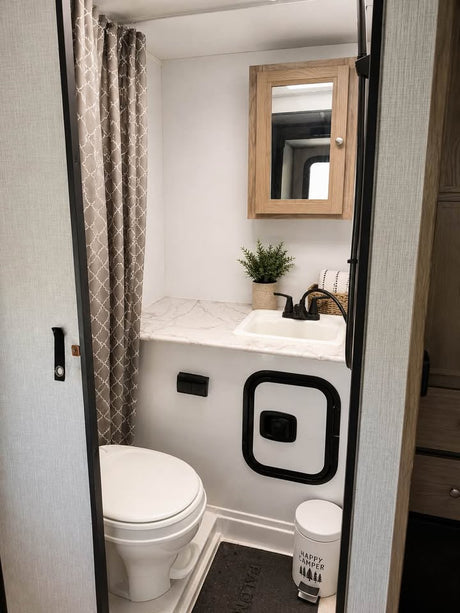 2022 Palomino Real Light Truck Camper in Lakeport, CA (photo 5)