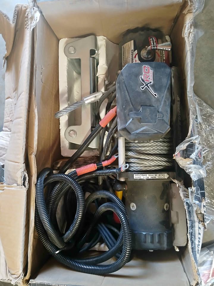 Smittybilt winch 12,000lb w/remote in Hollister, CA (photo 1) — photo 1