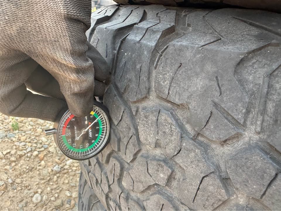 Jeep Factory 17-inch Wheels with BFGoodrich All-Terrain KO2 Tires in Boise, ID (photo 8)