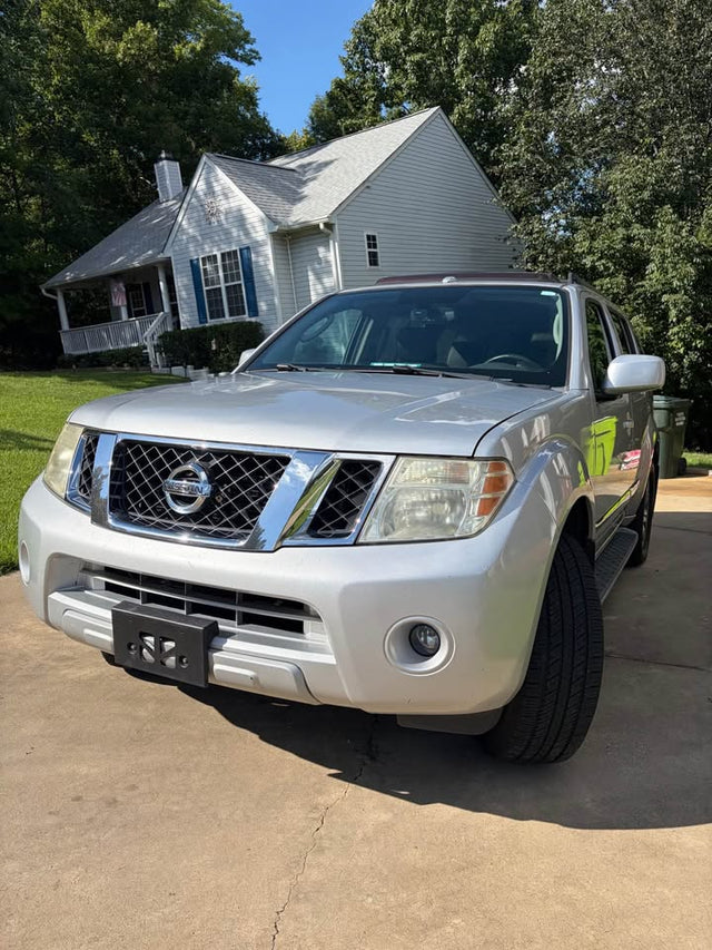 2012 Nissan Pathfinder · LE — photo 2