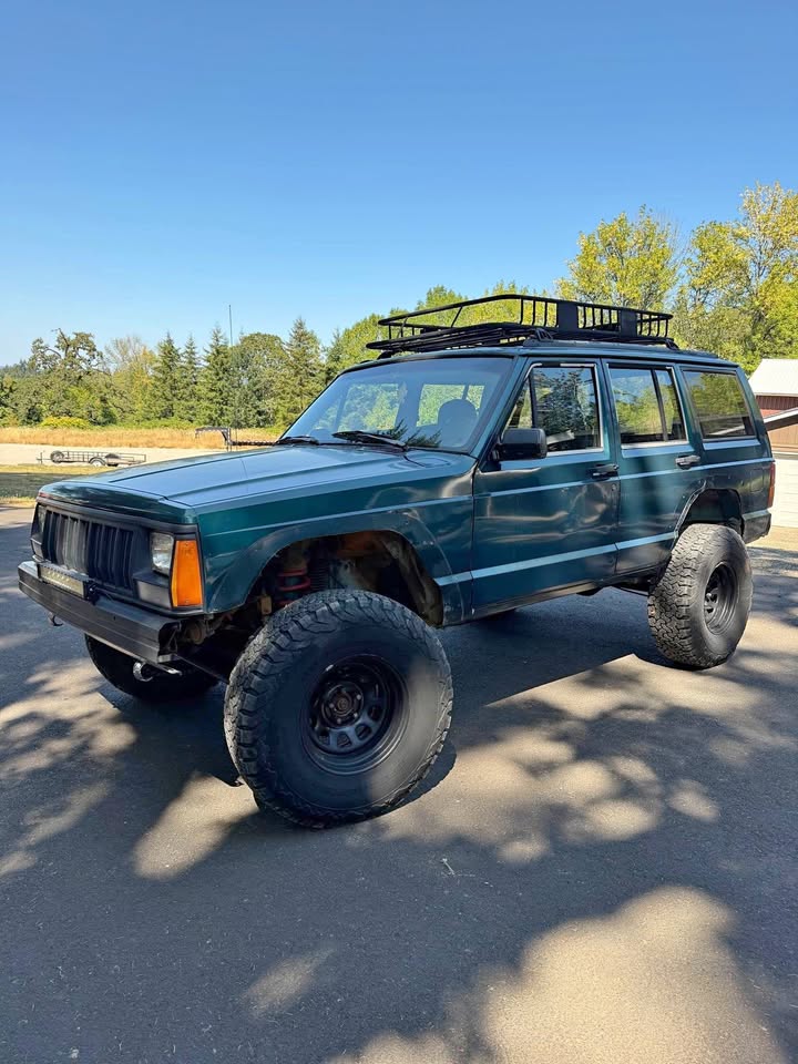 1995 Jeep Cherokee · Sport 4D in Beaverton, OR (photo 1) — photo 1