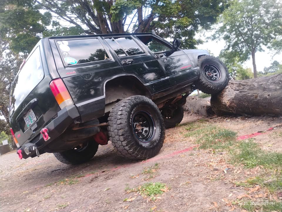 2001 Jeep Cherokee · Sport 4D in Vancouver, WA (photo 7)