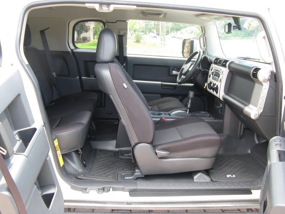 2013 Toyota FJ Cruiser (photo 9) — photo 9