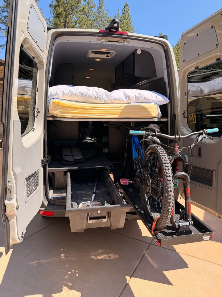 2016 Mercedes-Benz sprinter 4x4 2500 | van specialties | garage kept | 85k miles (photo 6) — photo 6