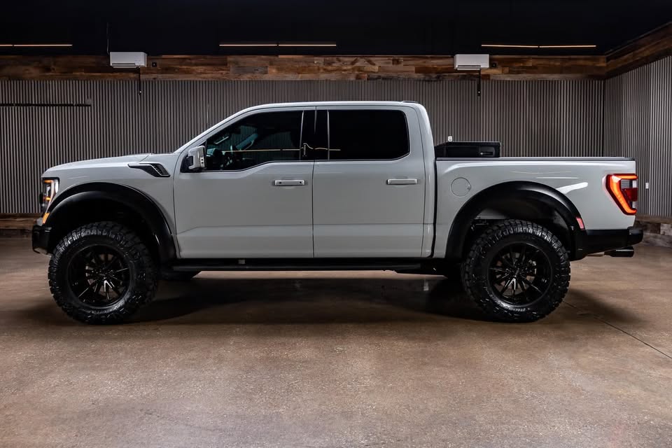 2023 Ford F-150 Raptor R (photo 10) — photo 10