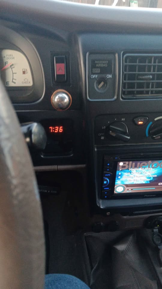 Toyota Tacoma Extended Cab — photo 2