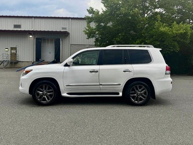 2014 Lexus LX 570 4WD — photo 3