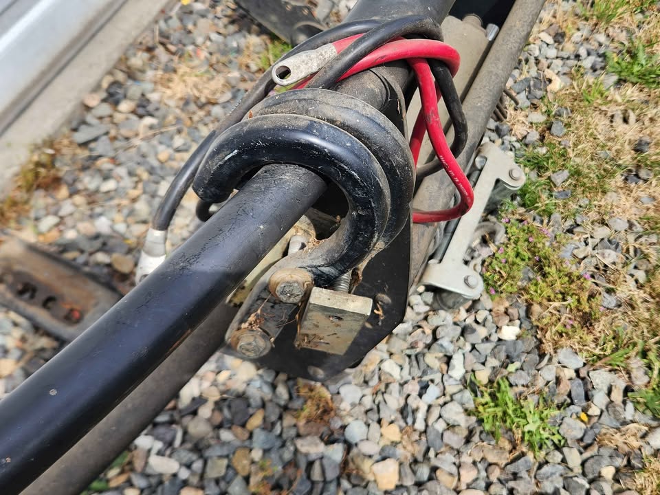 WARN x8000i winch on 1999 chevrolet brush guard. Used very little in Edgewood, WA (photo 5)