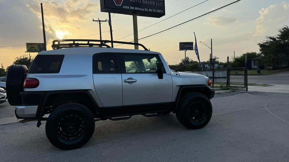 2007 Toyota FJ Cruiser · Sport Utility 2D in San Antonio, TX (photo 9) — photo 9