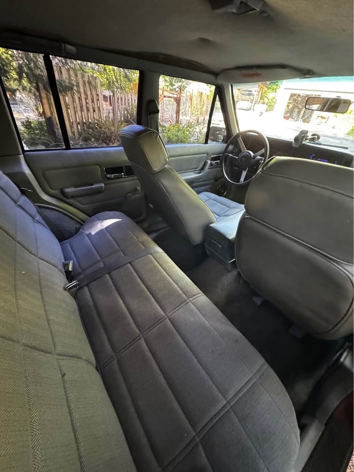 1992 Jeep Cherokee · Sport 4D in Olympia, WA (photo 4)