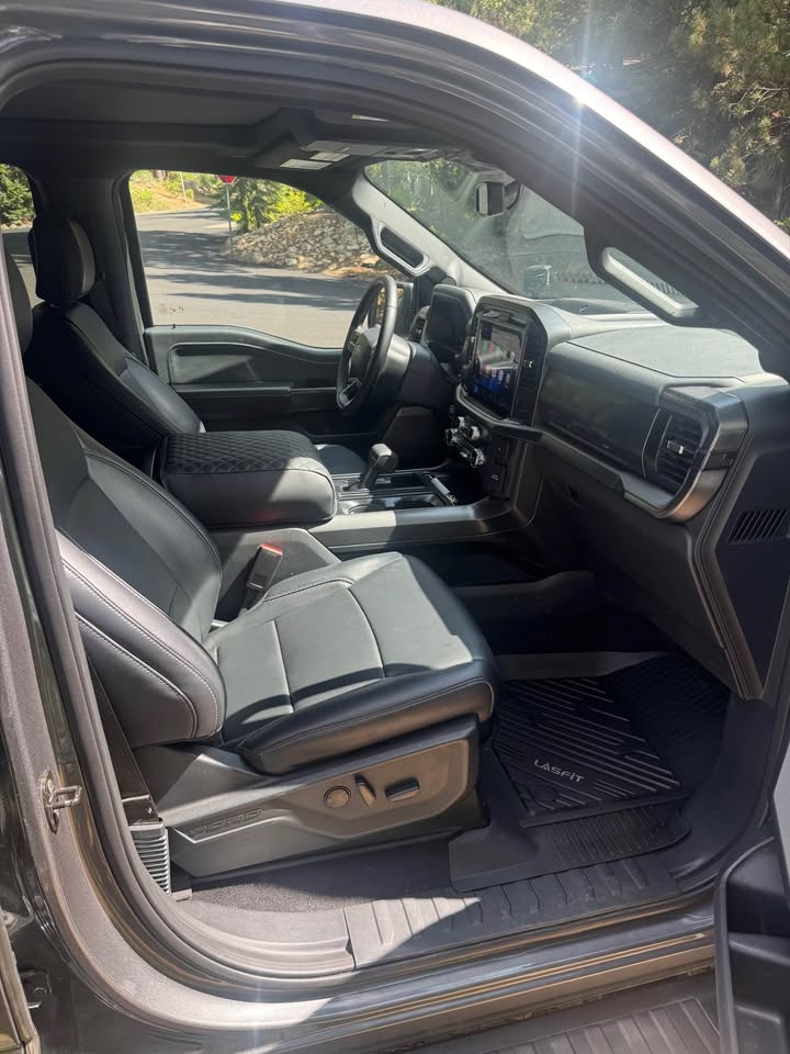 2025 Ford F-150 · Lariat & Four Wheel Camper (photo 7) — photo 7