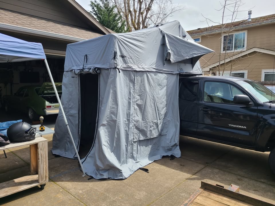Thule roof top tent in Cottage Grove, OR (photo 2)