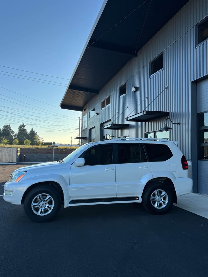 2004 Lexus GX · GX 470 Sport Utility 4D (photo 2) — photo 2