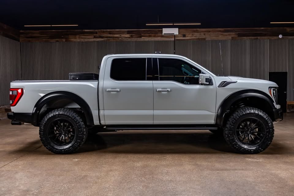 2023 Ford F-150 Raptor R (photo 11) — photo 11