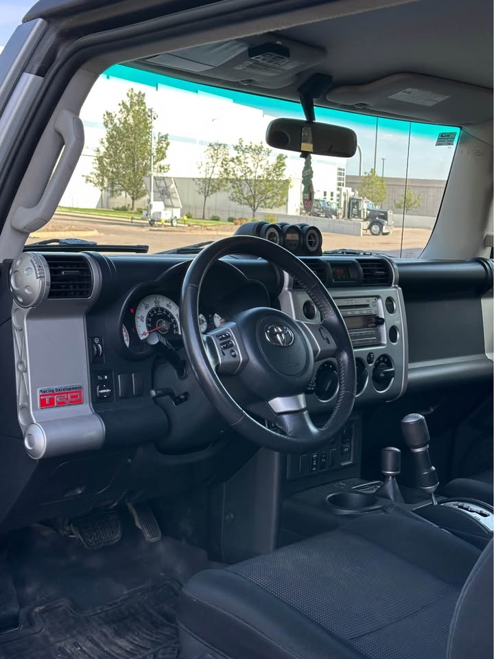 2007 Toyota FJ Cruiser · Sport Utility 2D in Denver, CO (photo 6) — photo 6