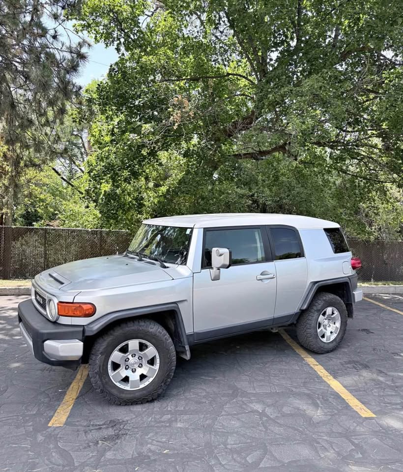 Toyota FJ Cruiser in Holladay, UT (photo 3) — photo 3