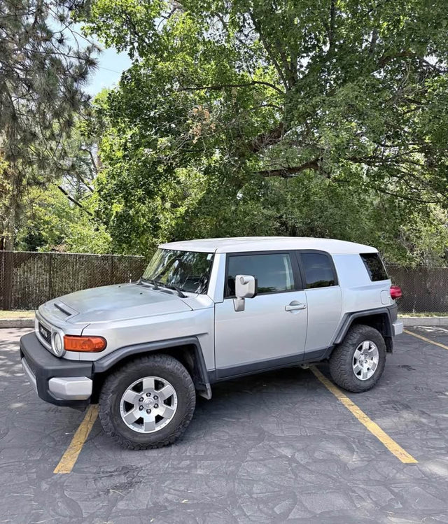 Toyota FJ Cruiser — photo 3