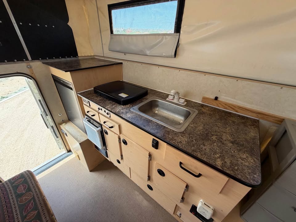 2013 Four Wheel Camper grandby (photo 9) — photo 9