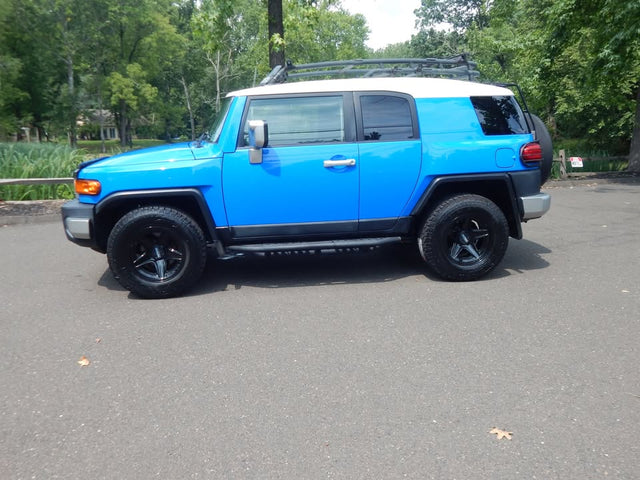 2007 Toyota FJ Cruiser — photo 2
