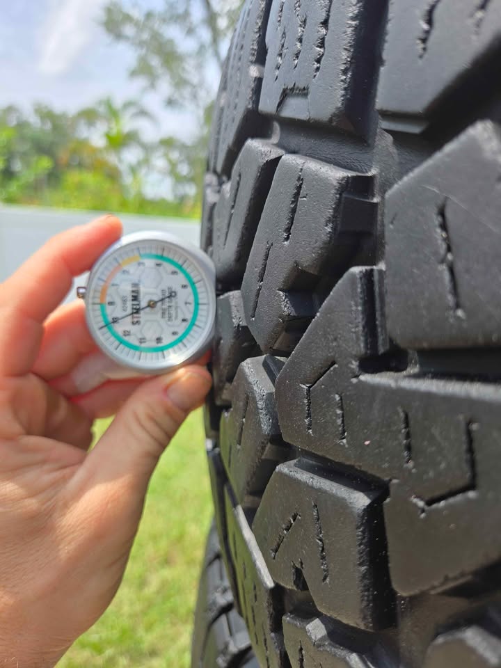 37x12.50x20 Falken wildpeak A/T all terrain tires in Tampa, FL (photo 2)