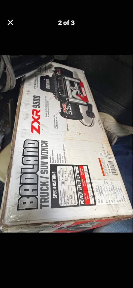 Badlands ZXR 9500 winch and cradel (photo 1) — photo 1