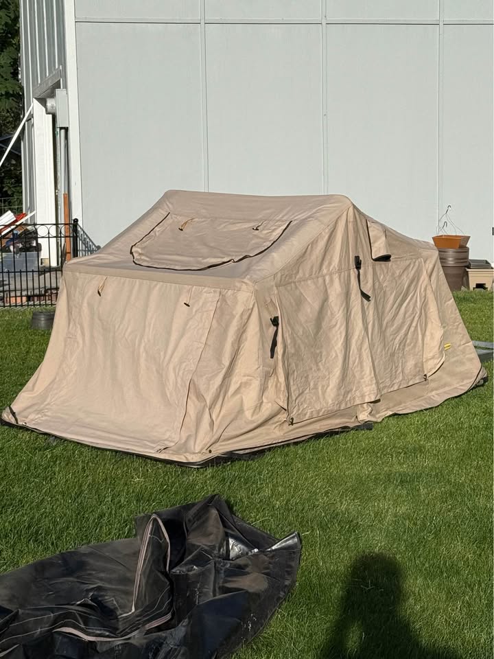 Smittybilt Overlander Roof Top Tent (2783) in Kent, WA (photo 7) — photo 7