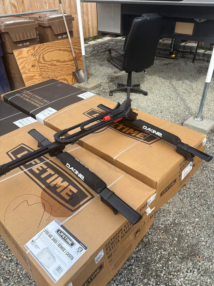 Yakima roof rack bike rack etc in Tacoma, WA (photo 2)