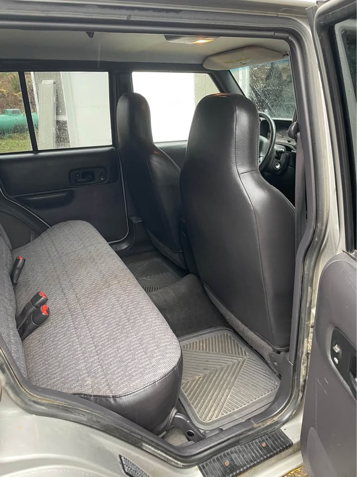 2001 Jeep Cherokee · Sport 4D in Snoqualmie, WA (photo 11)