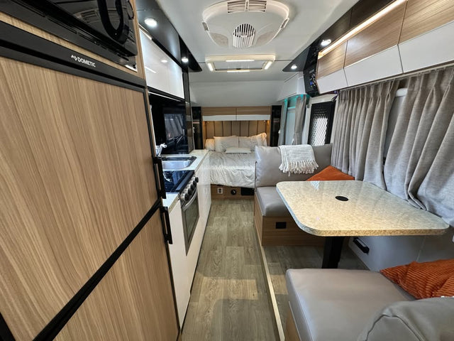 2022 BLACK SERIES CA TRAVEL TRAILER HQ19 OFF-ROAD / GRID MODEL — photo 3