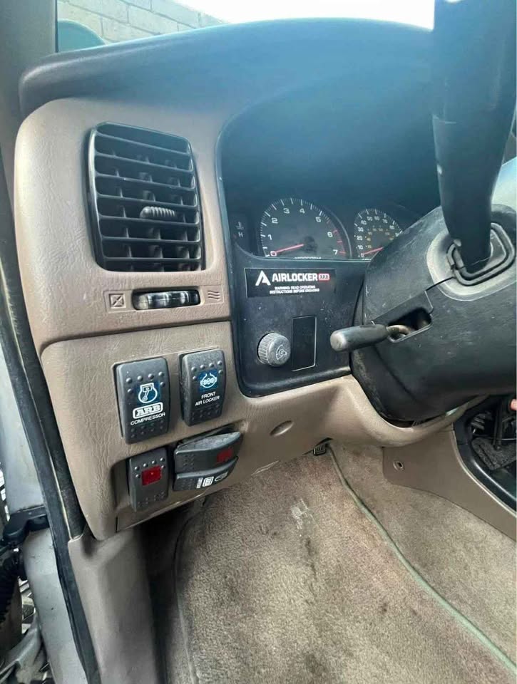 2000 Toyota 4Runner · SR5 Sport Utility 4D in Riverside, CA (photo 9) — photo 9