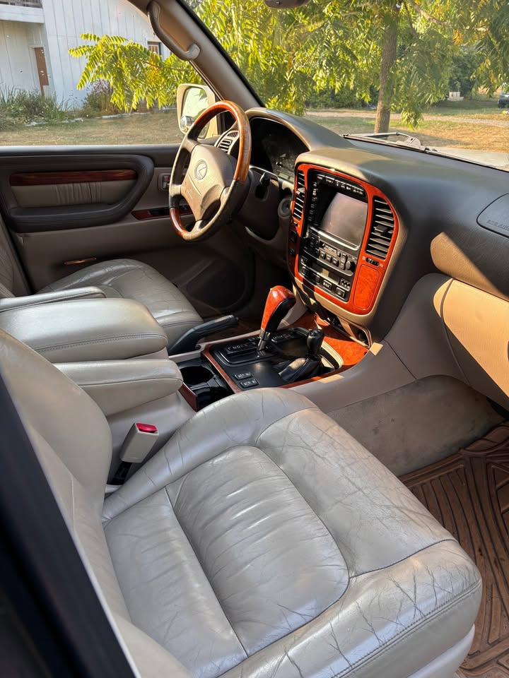 2002 Lexus LX470 (photo 4) — photo 4