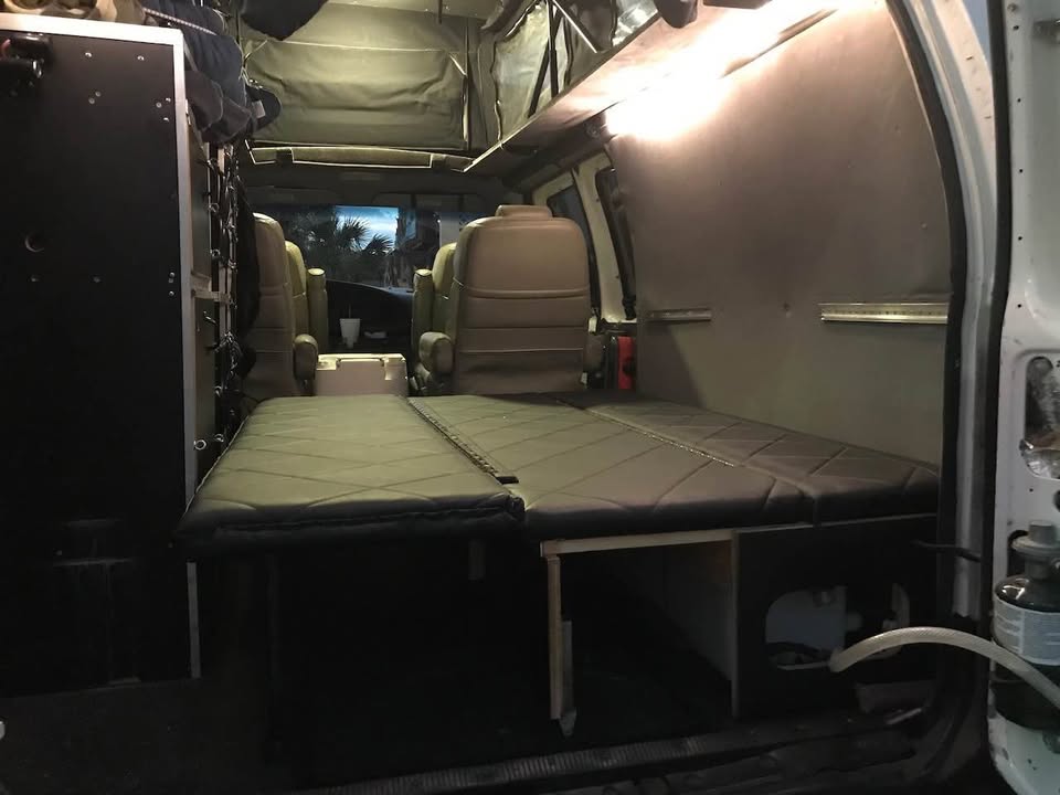 2005 Ford E350 Super Duty Passenger · XL Van 3D in Melrose, MA (photo 10) — photo 10