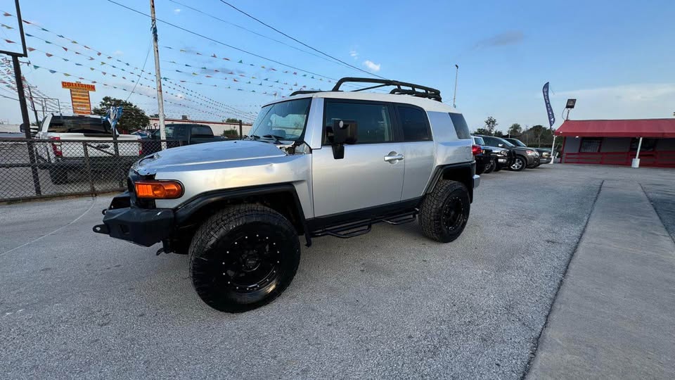 2007 Toyota FJ Cruiser · Sport Utility 2D in San Antonio, TX (photo 4) — photo 4
