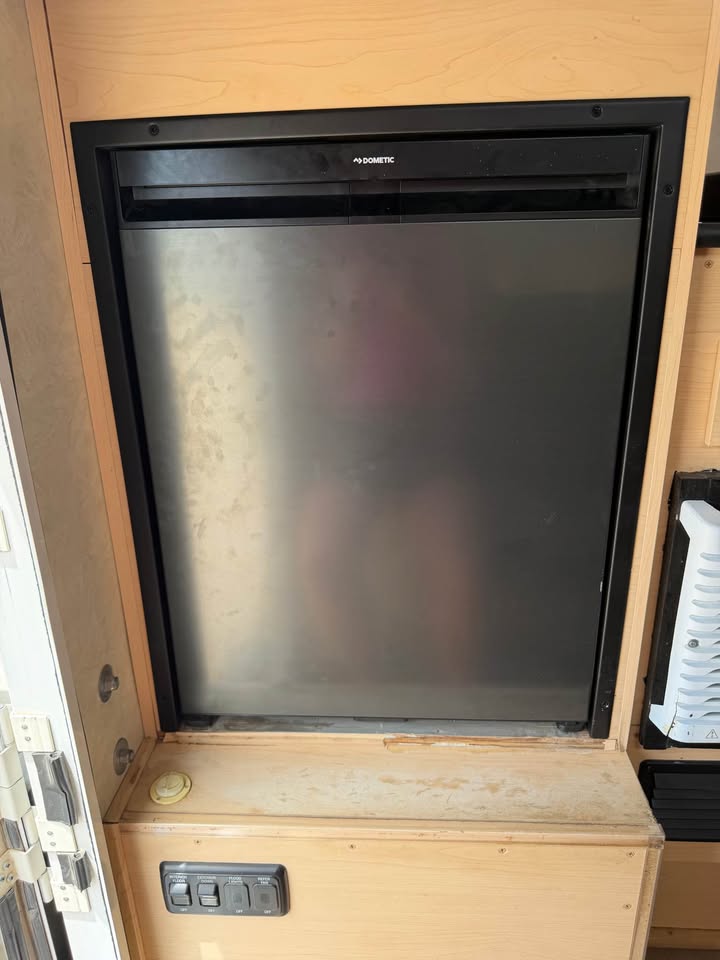 2013 Four Wheel Camper grandby (photo 10) — photo 10