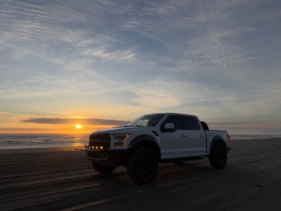 2017 Ford F-150 · Raptor Pickup 4D 5 1/2 ft (photo 2) — photo 2