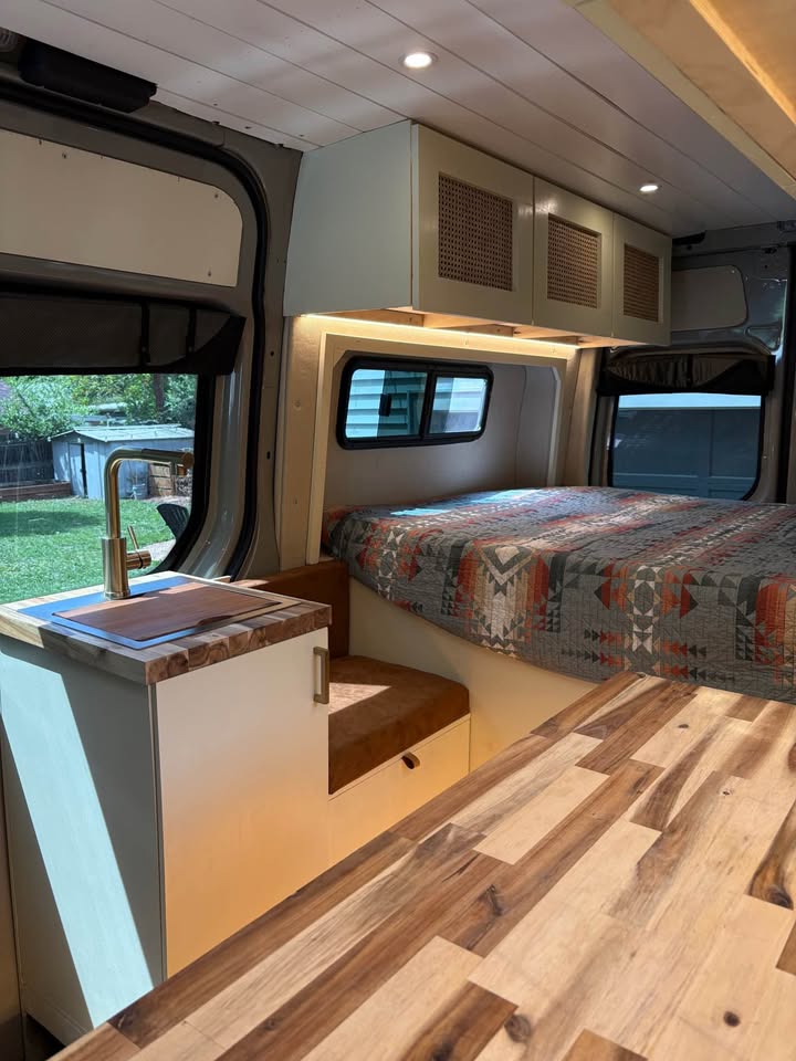 2023 Mercedes Sprinter 2500 in Littleton, CO (photo 3)