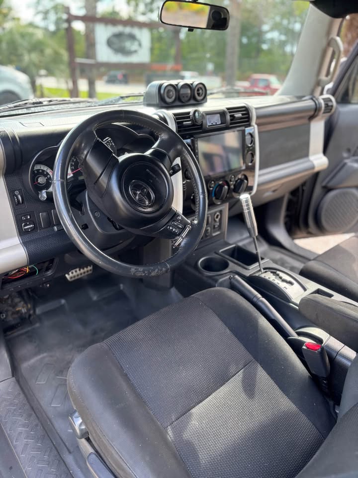 2007 Toyota FJ Cruiser · Sport Utility 2D (photo 10) — photo 10