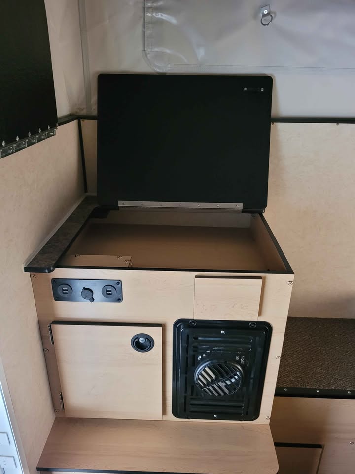 2019 Four Wheel Camper hawk (photo 9) — photo 9