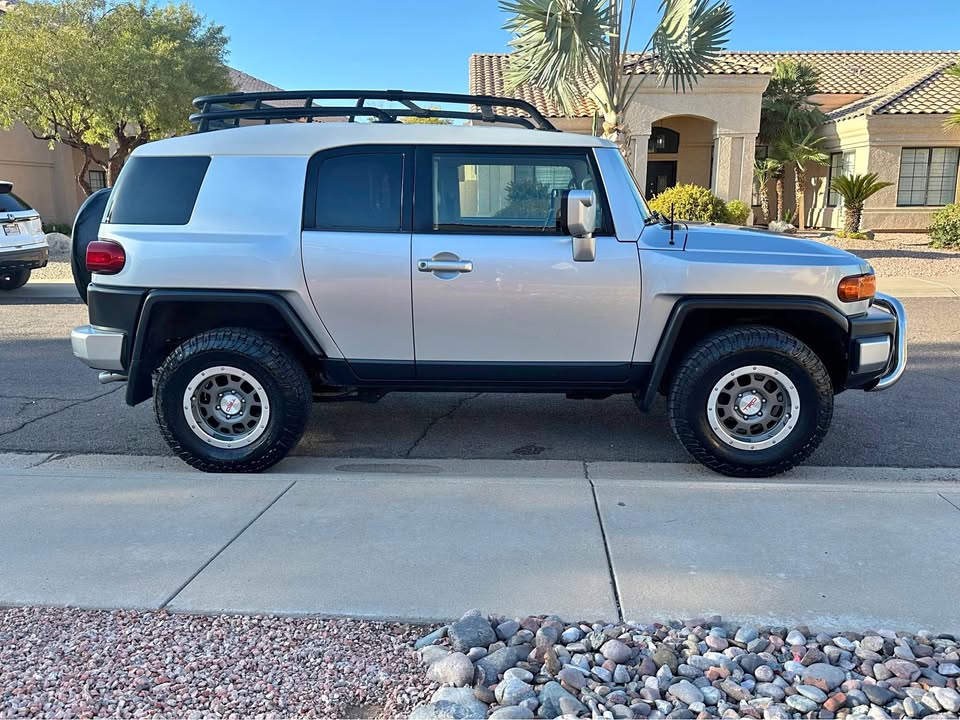 2007 Toyota FJ Cruiser · Sport Utility 2D in Scottsdale, AZ (photo 1)