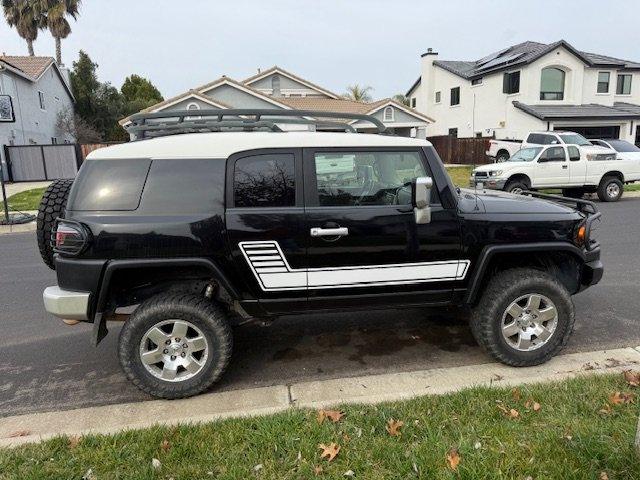 2007 Toyota FJ Cruiser 4x4 – Lifted, Fox Shocks, Fresh Paint – Clean In & Out in Oakley, CA (photo 5)
